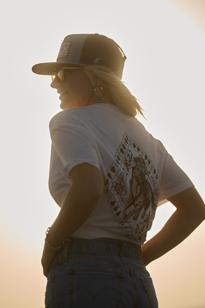 "Derby" T-shirt Cream w/Red & Blue Cowgirl & Horse