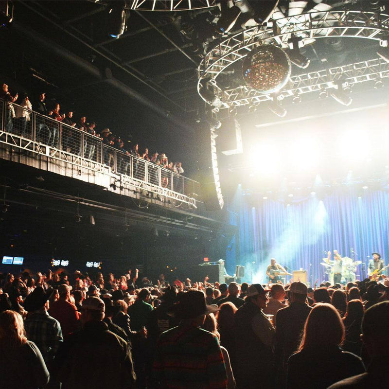photo of the crowd in concert 