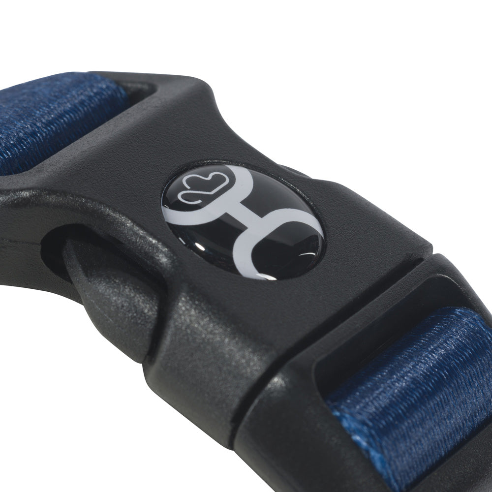 Close-up image of the clasp on the hombre Aztecs pet walking harness